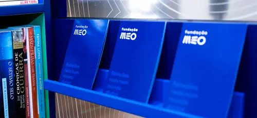 Postais disponíveis para escrever, levar ou oferecer
