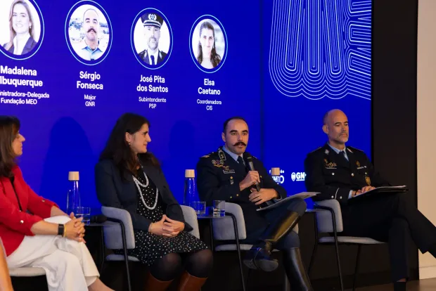 Imagem da mesa redonda