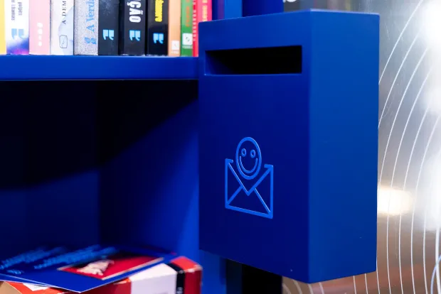 Correio dentro da cabine de leitura