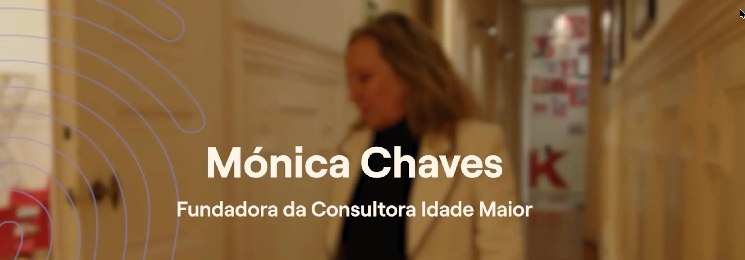 Perfil de Mónica Chaves durante a gravação do Ponto de Vista na BrandKey